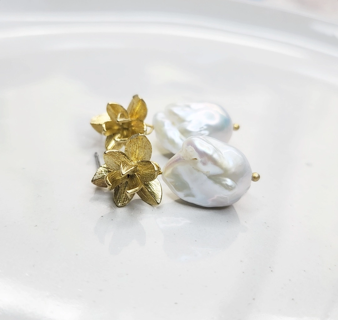 Pearl Earring Sara Sela Jewelry - Pearls + Orchids Earrings